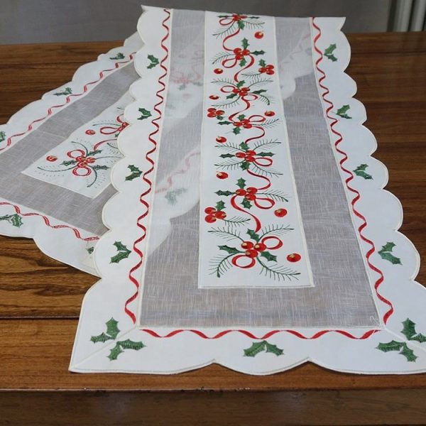 How Can Christmas Design Tablecloth Company Transform Your Holiday Decor